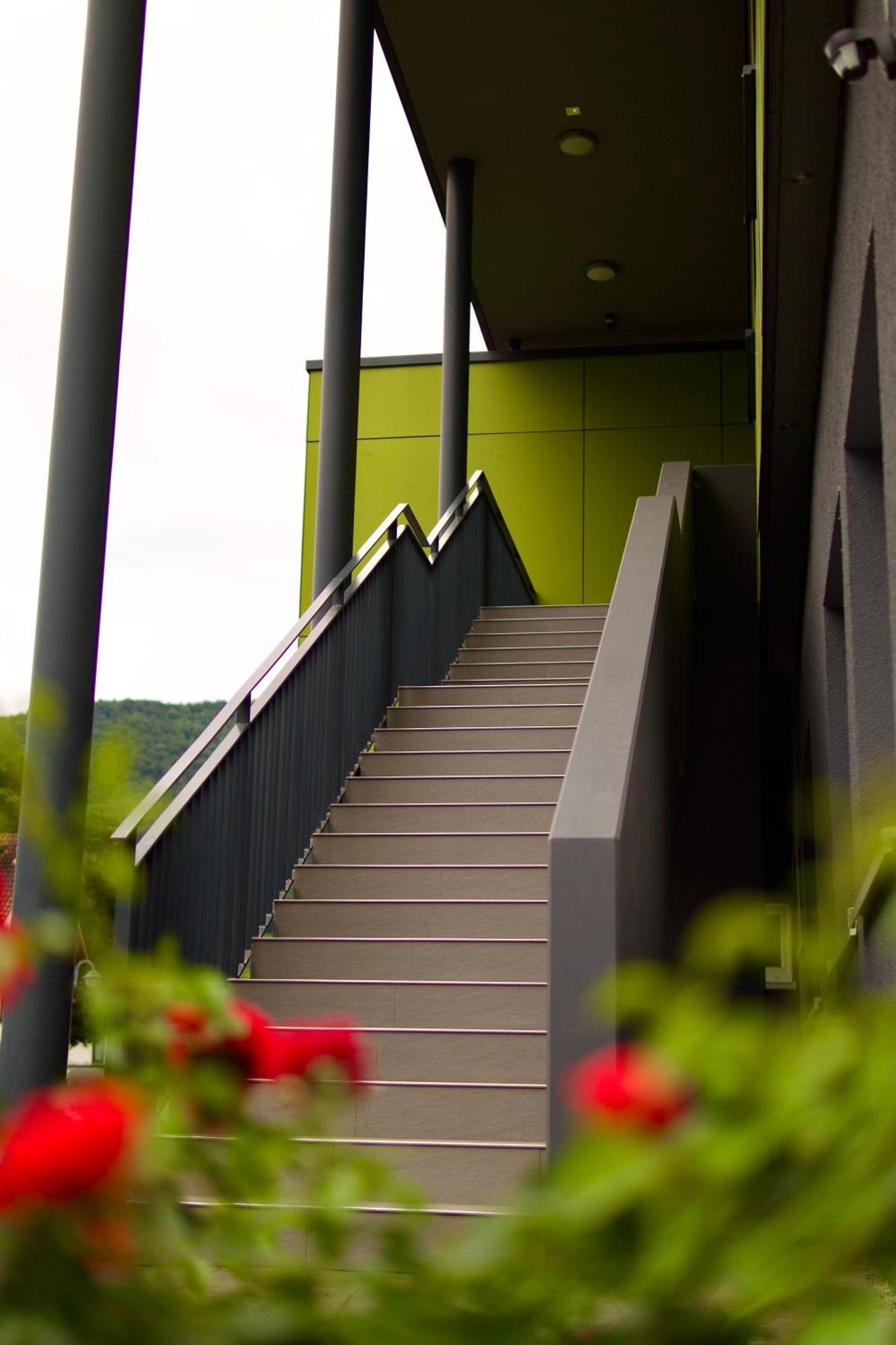 Bed & Breakfast Outlet Hotel Dettingen an der Erms エクステリア 写真