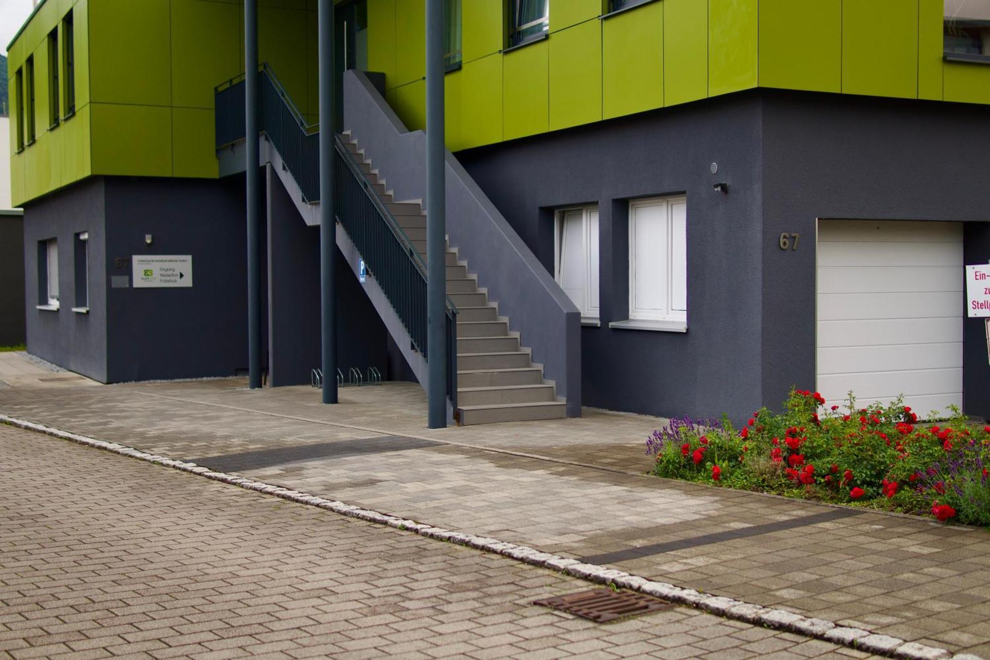 Bed & Breakfast Outlet Hotel Dettingen an der Erms エクステリア 写真