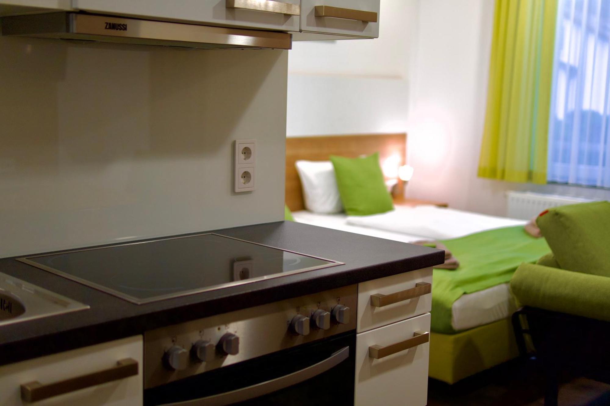 Bed & Breakfast Outlet Hotel Dettingen an der Erms エクステリア 写真
