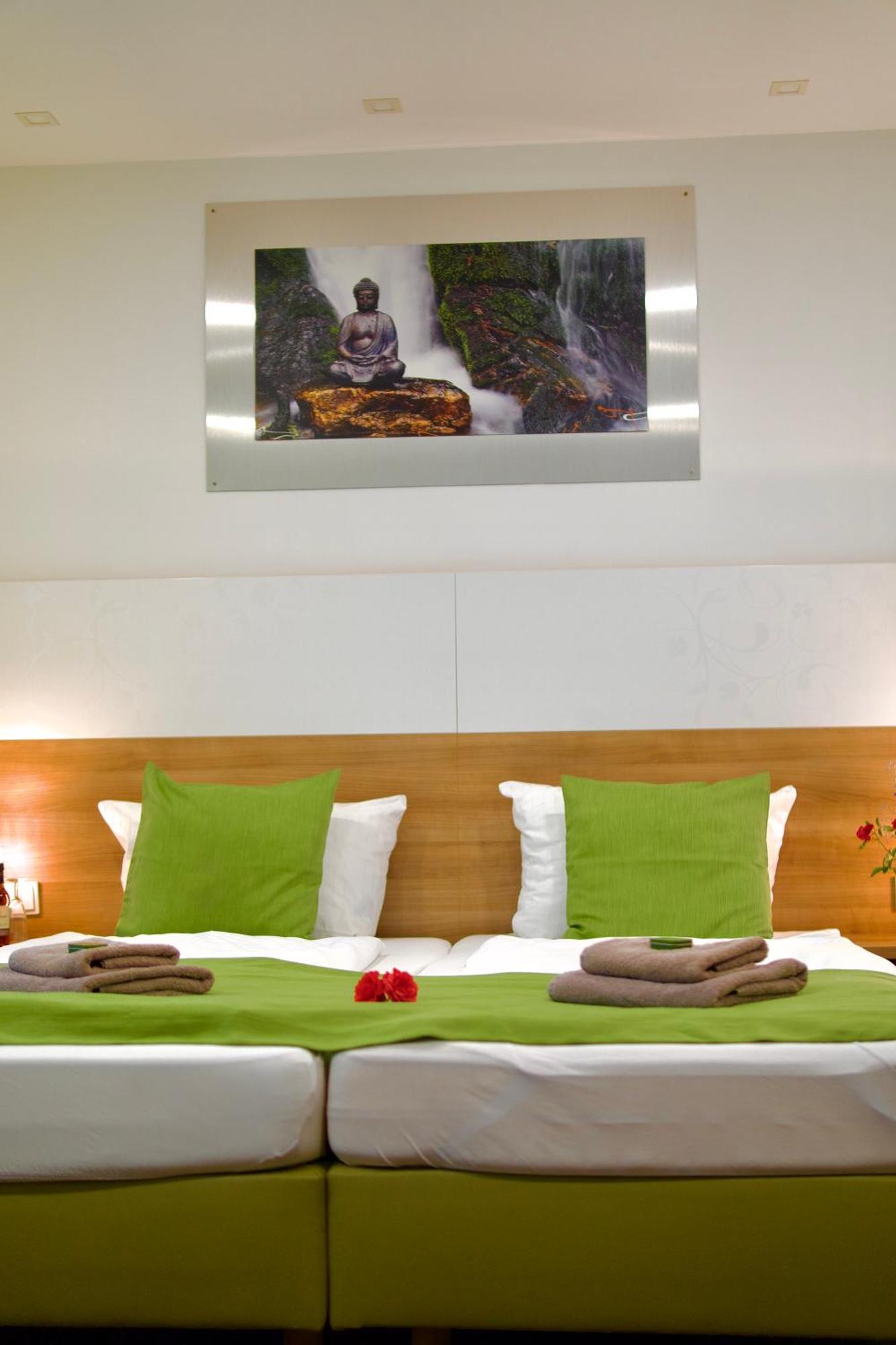 Bed & Breakfast Outlet Hotel Dettingen an der Erms エクステリア 写真