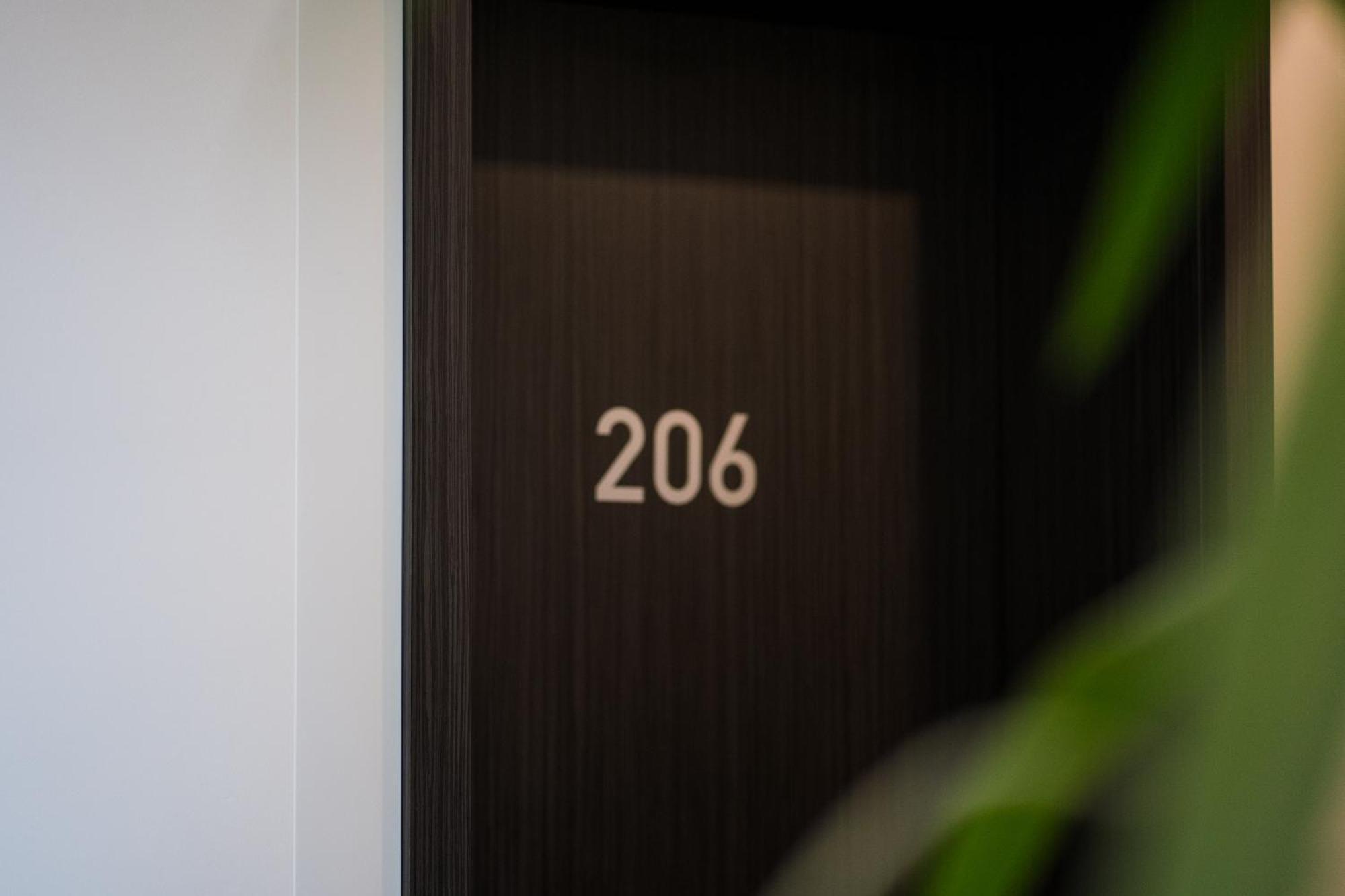 Bed & Breakfast Outlet Hotel Dettingen an der Erms エクステリア 写真
