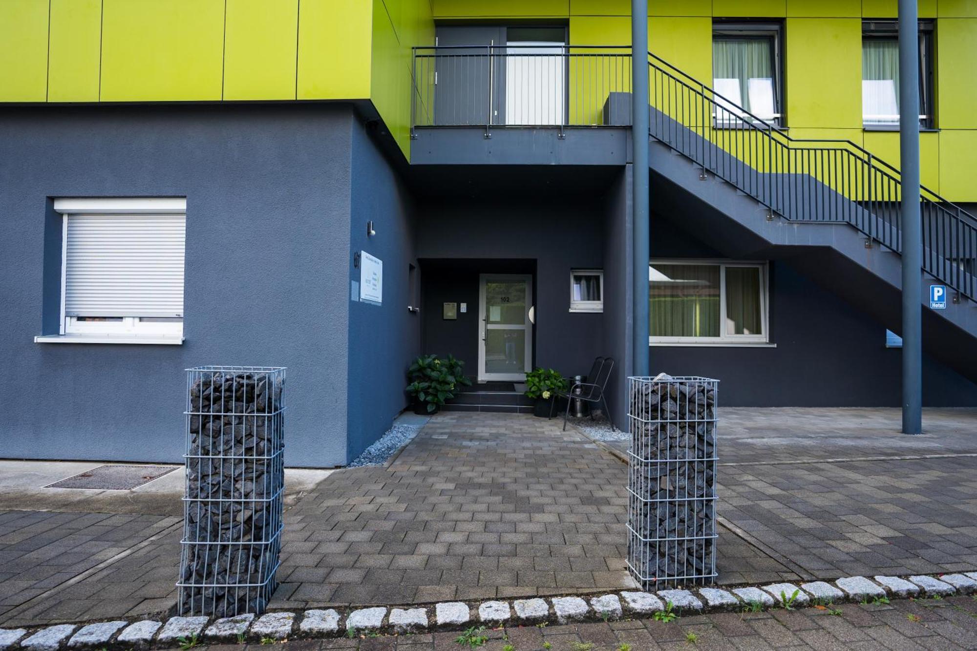 Bed & Breakfast Outlet Hotel Dettingen an der Erms エクステリア 写真