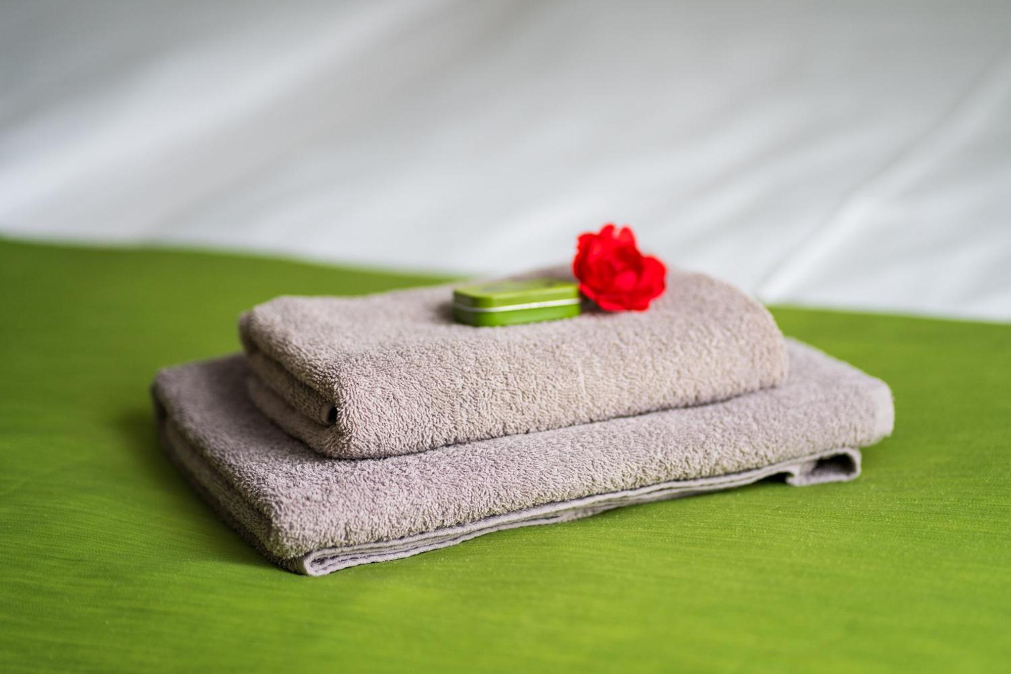 Bed & Breakfast Outlet Hotel Dettingen an der Erms エクステリア 写真