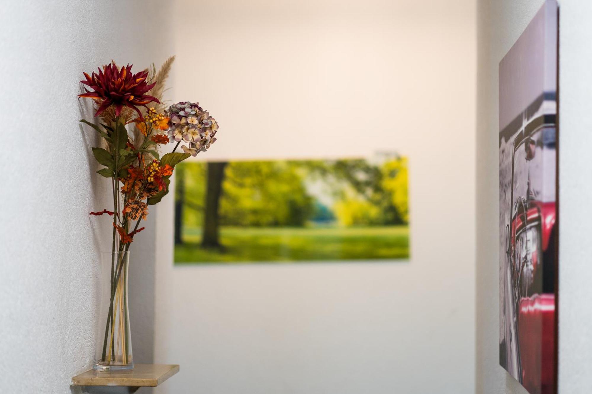 Bed & Breakfast Outlet Hotel Dettingen an der Erms エクステリア 写真