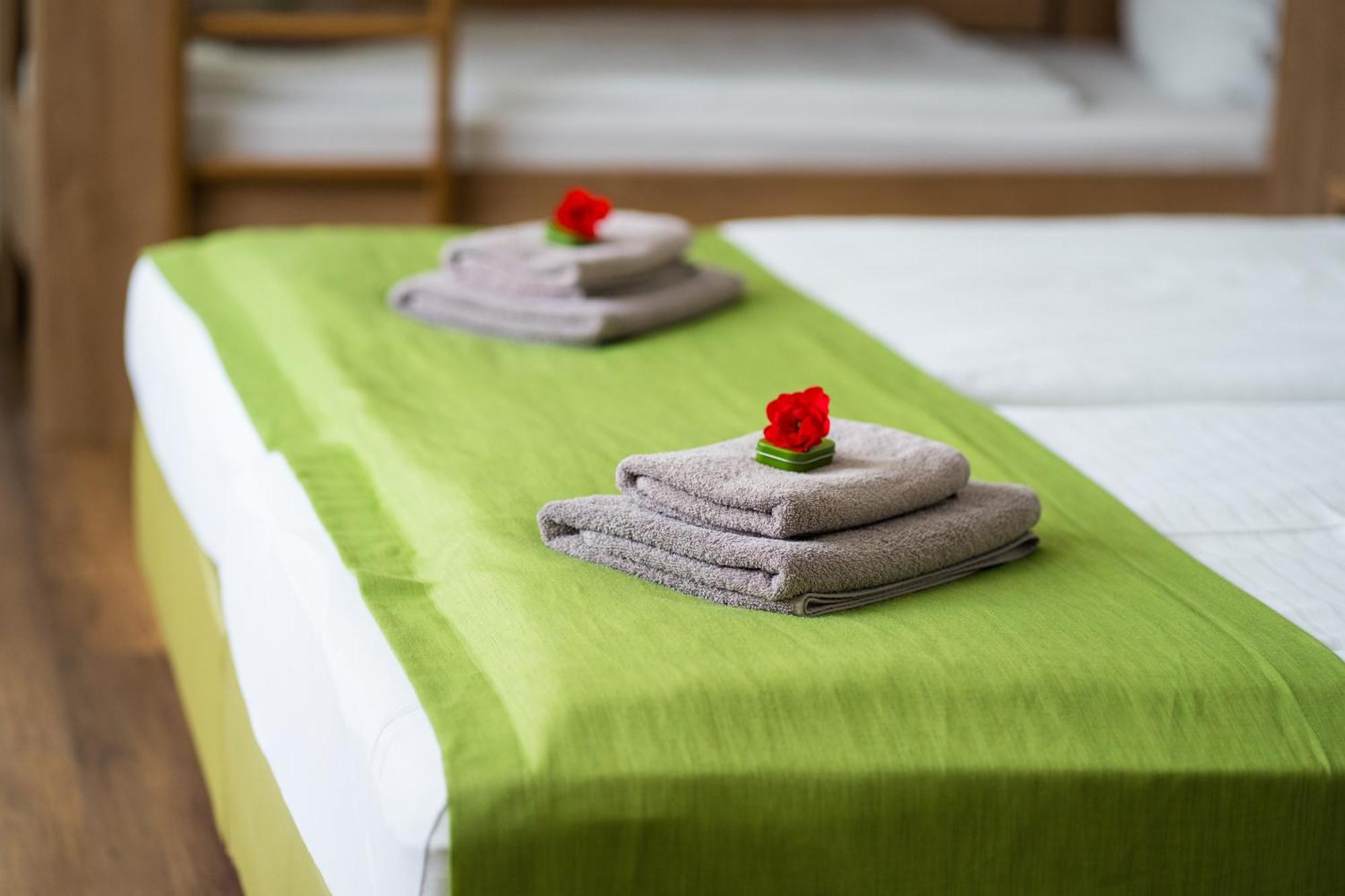 Bed & Breakfast Outlet Hotel Dettingen an der Erms エクステリア 写真