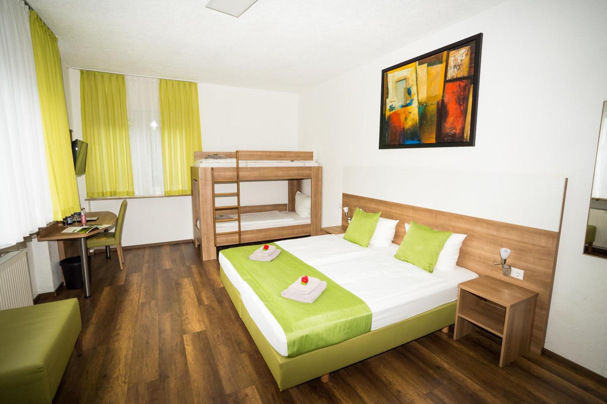 Bed & Breakfast Outlet Hotel Dettingen an der Erms エクステリア 写真