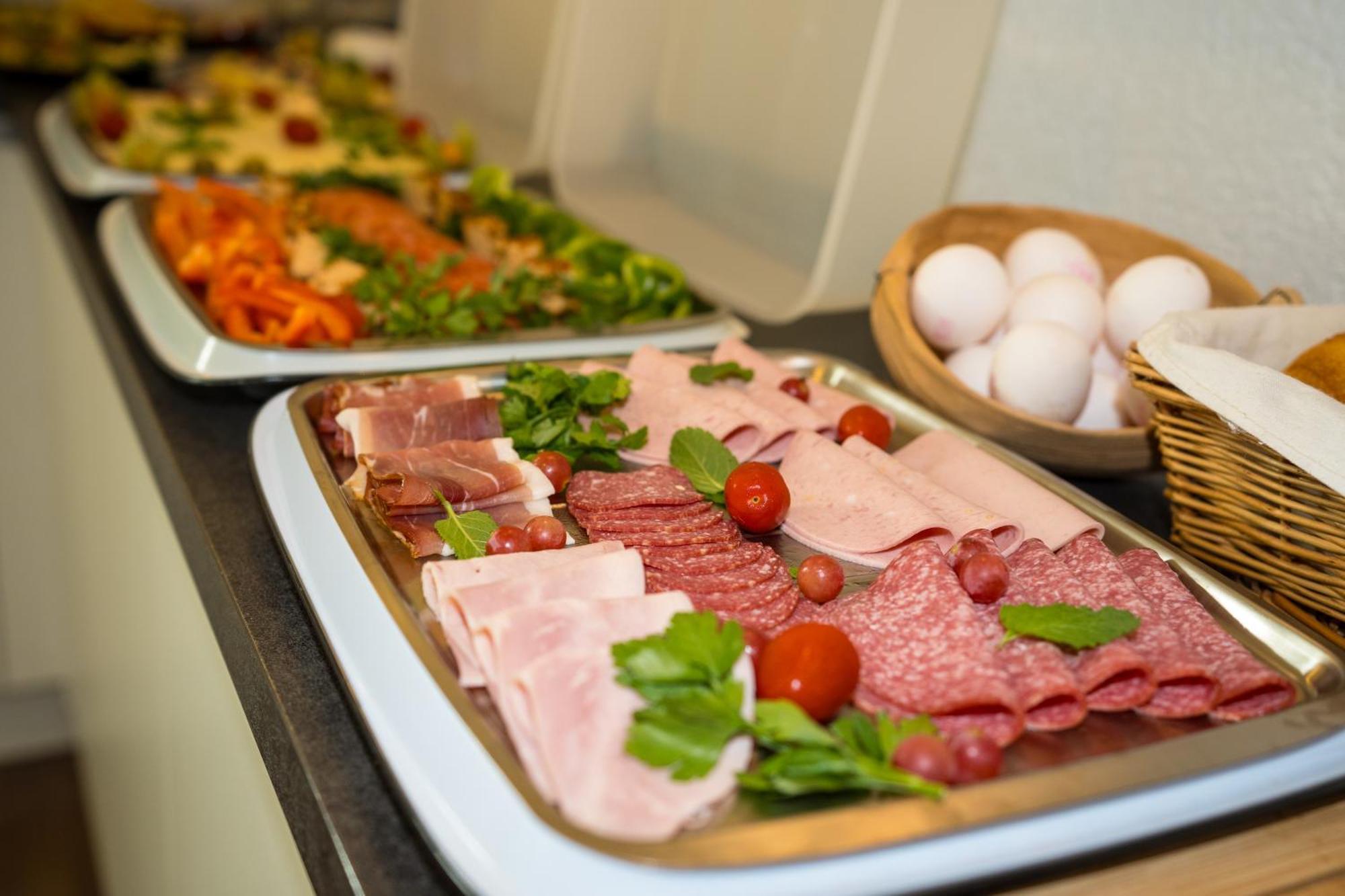 Bed & Breakfast Outlet Hotel Dettingen an der Erms エクステリア 写真