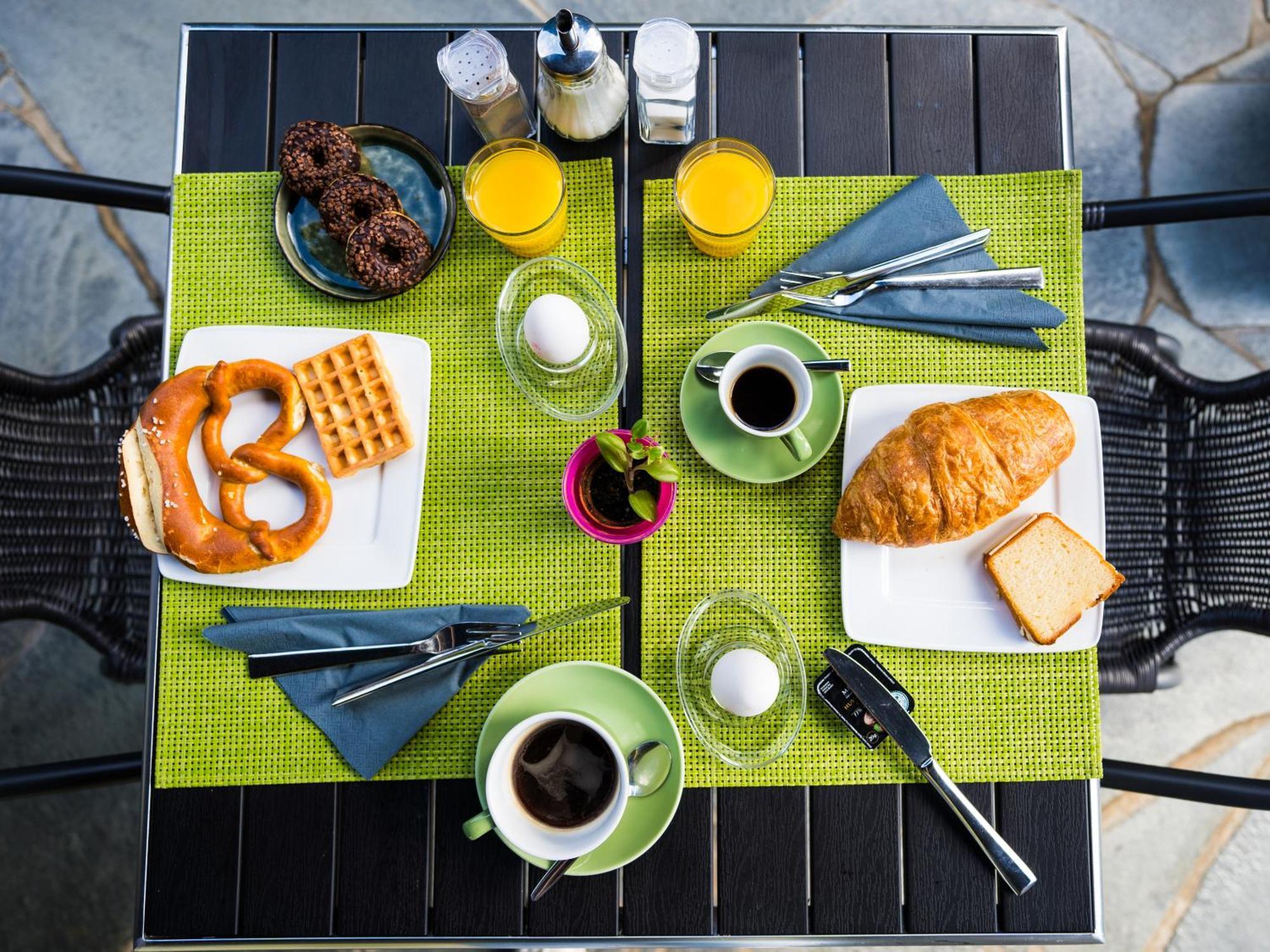 Bed & Breakfast Outlet Hotel Dettingen an der Erms エクステリア 写真