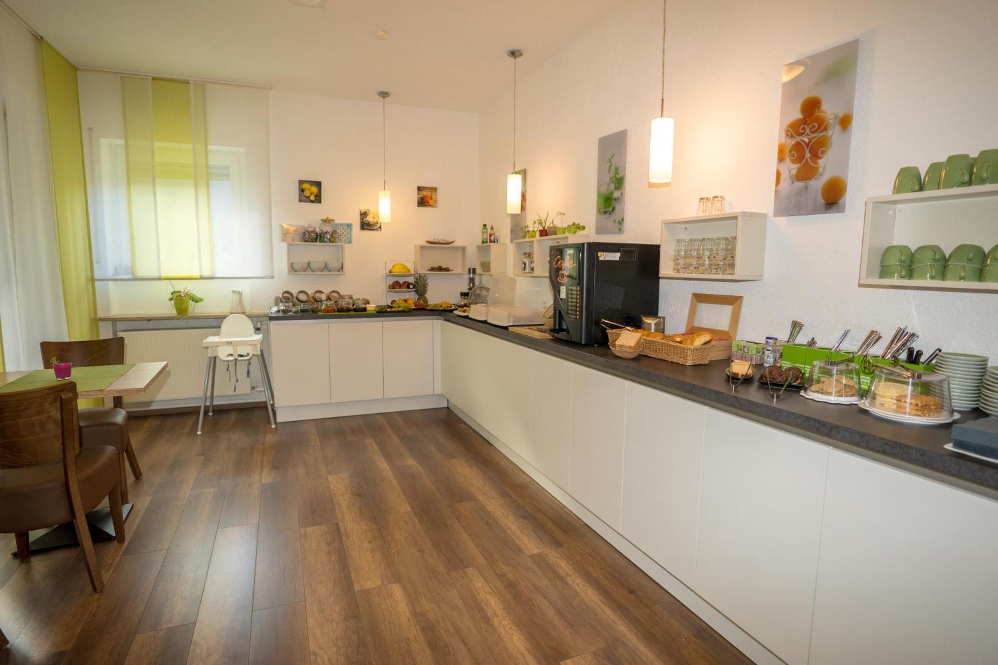 Bed & Breakfast Outlet Hotel Dettingen an der Erms エクステリア 写真