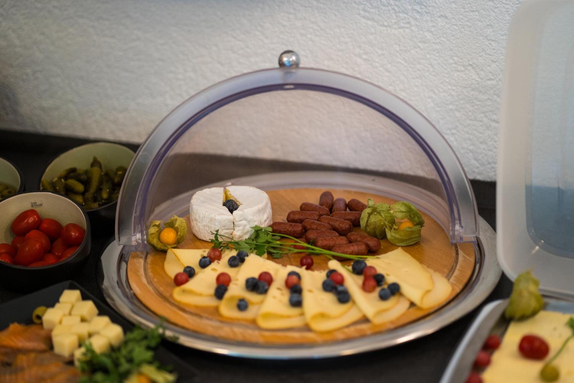 Bed & Breakfast Outlet Hotel Dettingen an der Erms エクステリア 写真