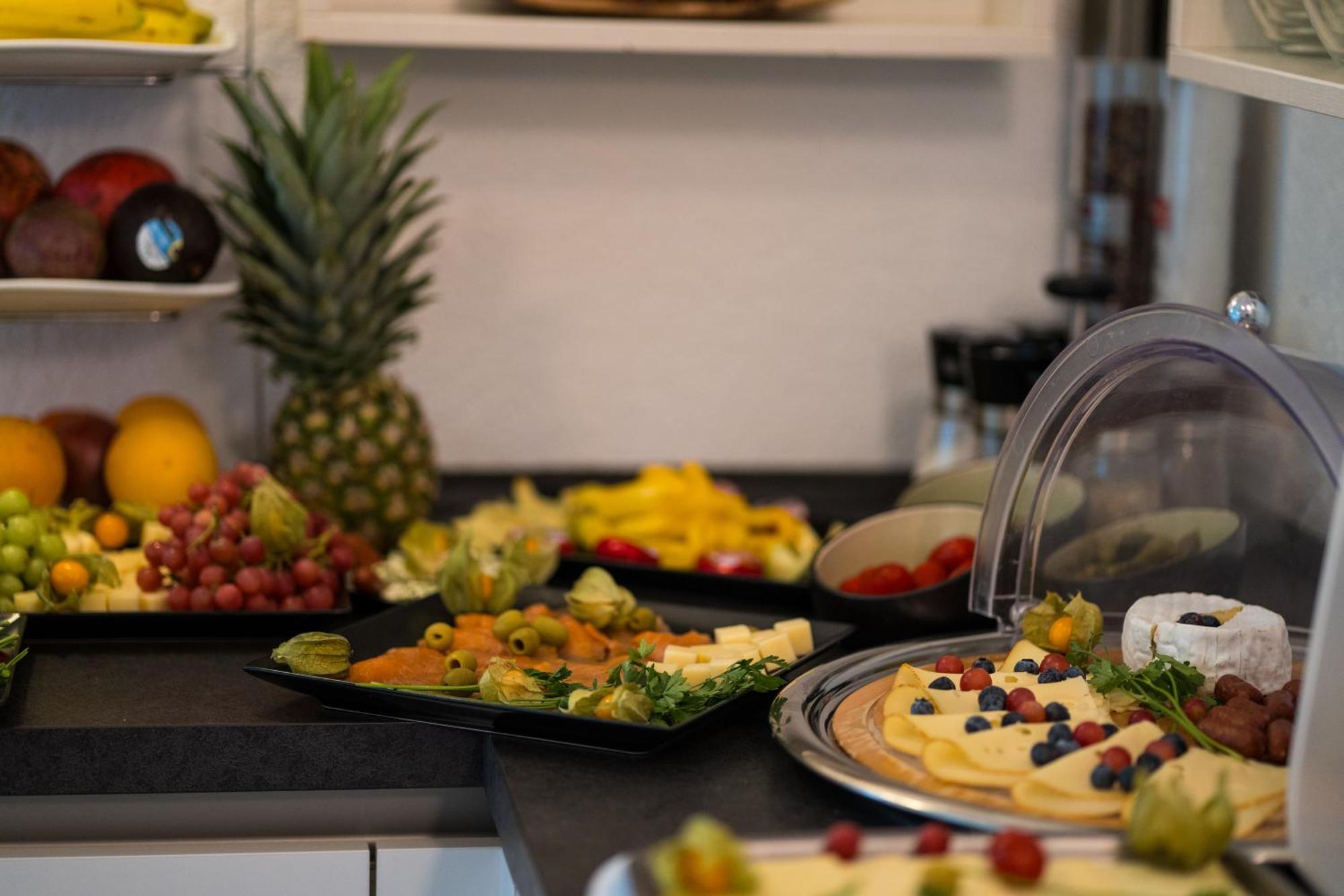 Bed & Breakfast Outlet Hotel Dettingen an der Erms エクステリア 写真