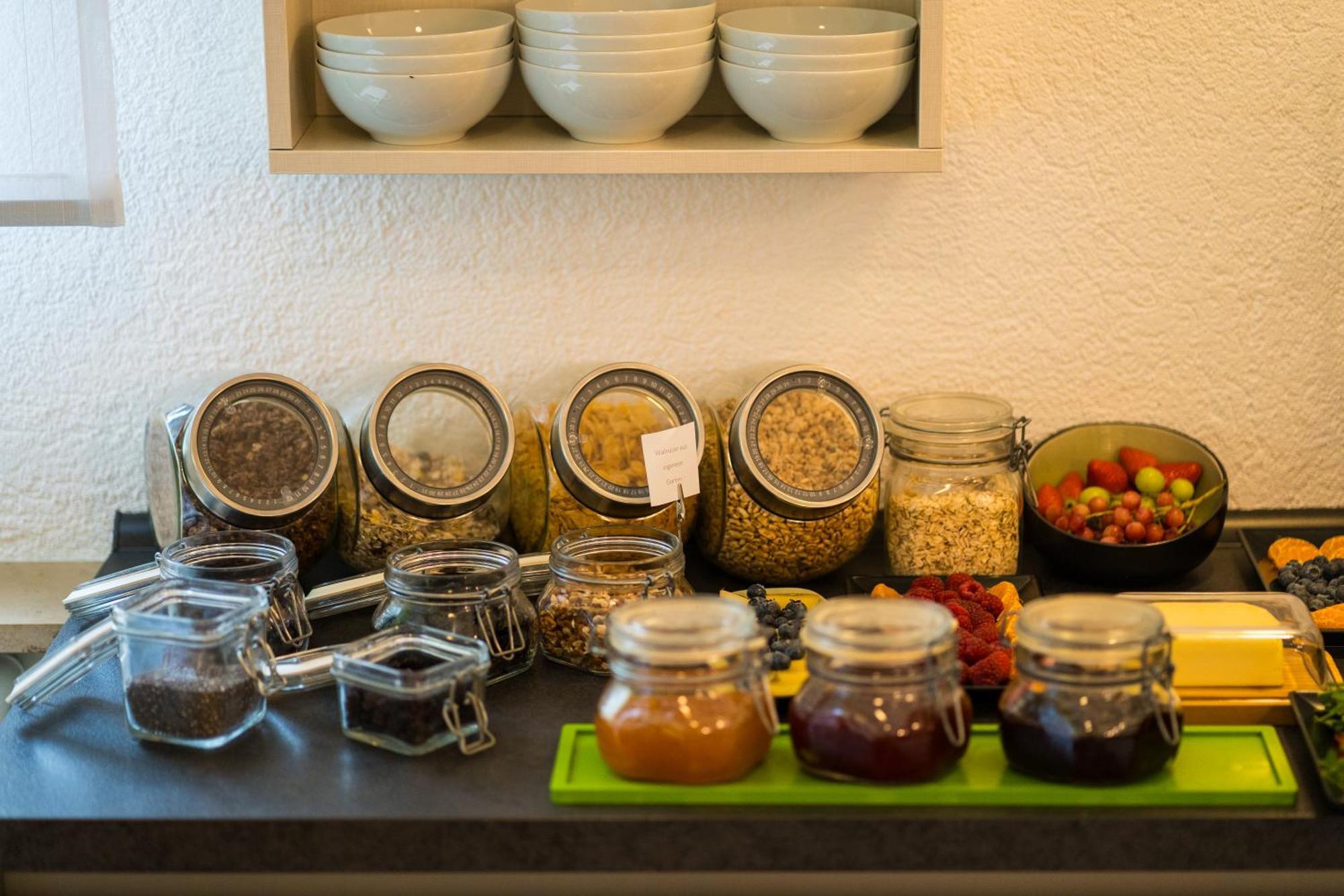 Bed & Breakfast Outlet Hotel Dettingen an der Erms エクステリア 写真