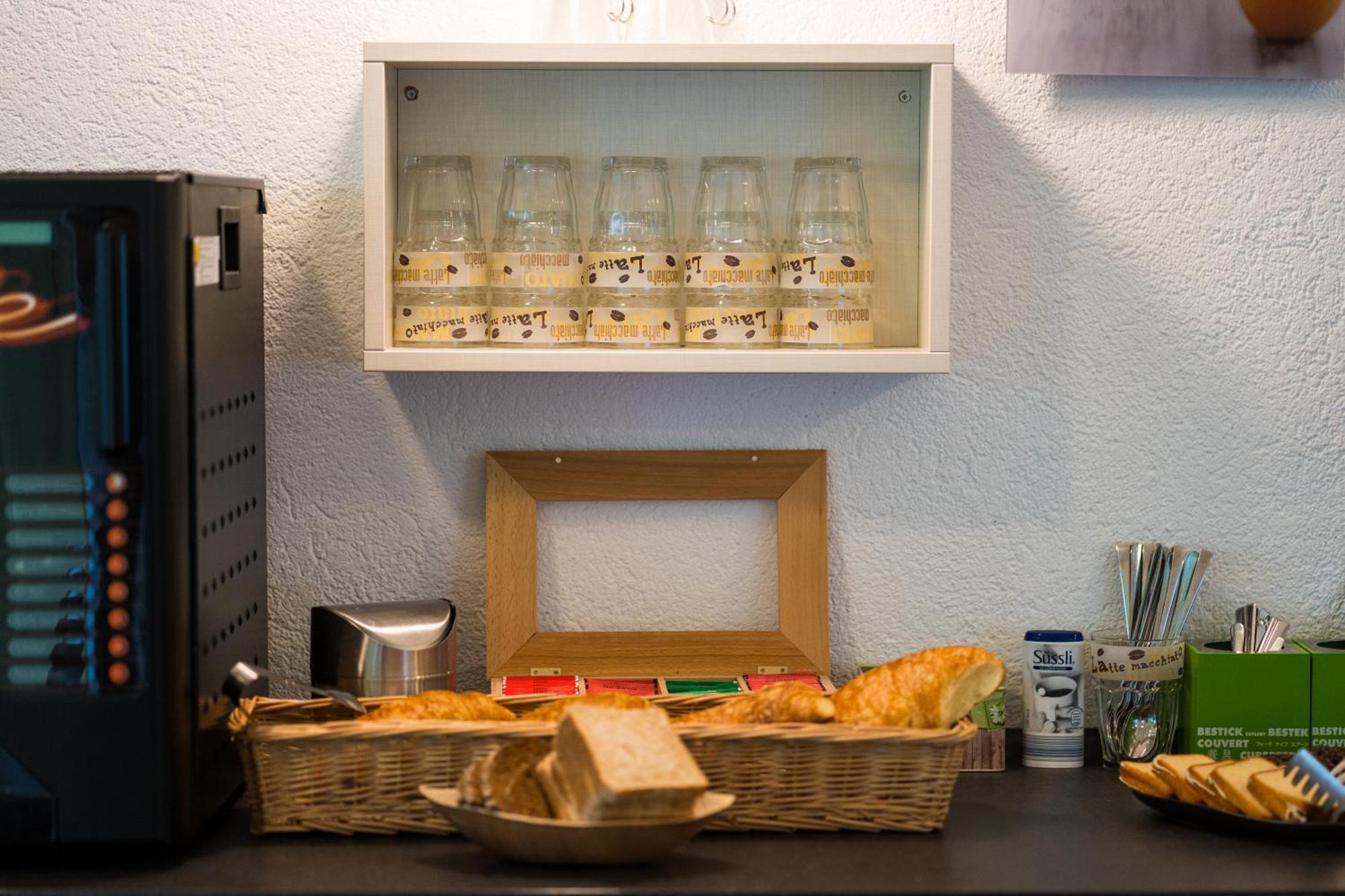 Bed & Breakfast Outlet Hotel Dettingen an der Erms エクステリア 写真