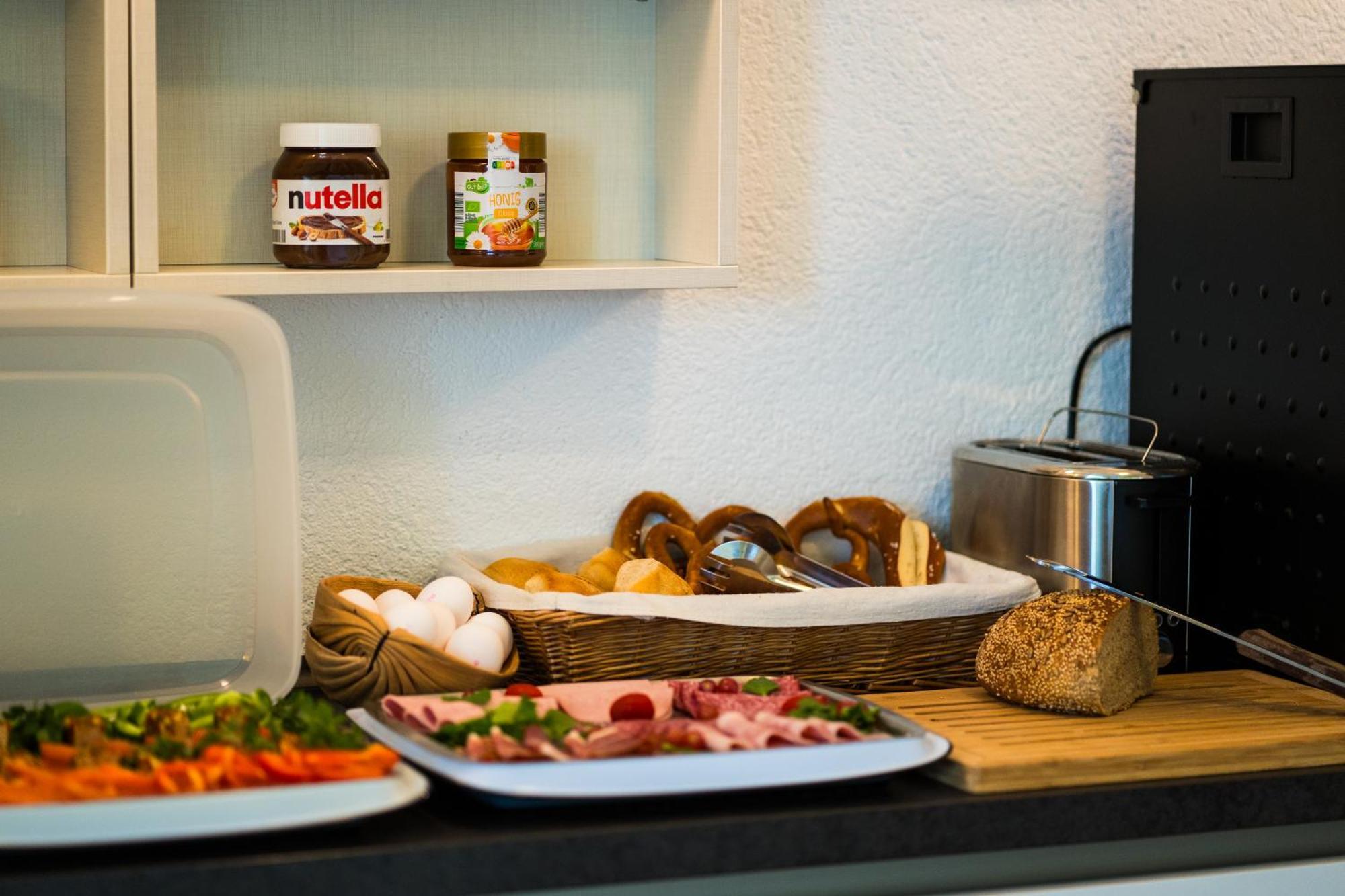 Bed & Breakfast Outlet Hotel Dettingen an der Erms エクステリア 写真