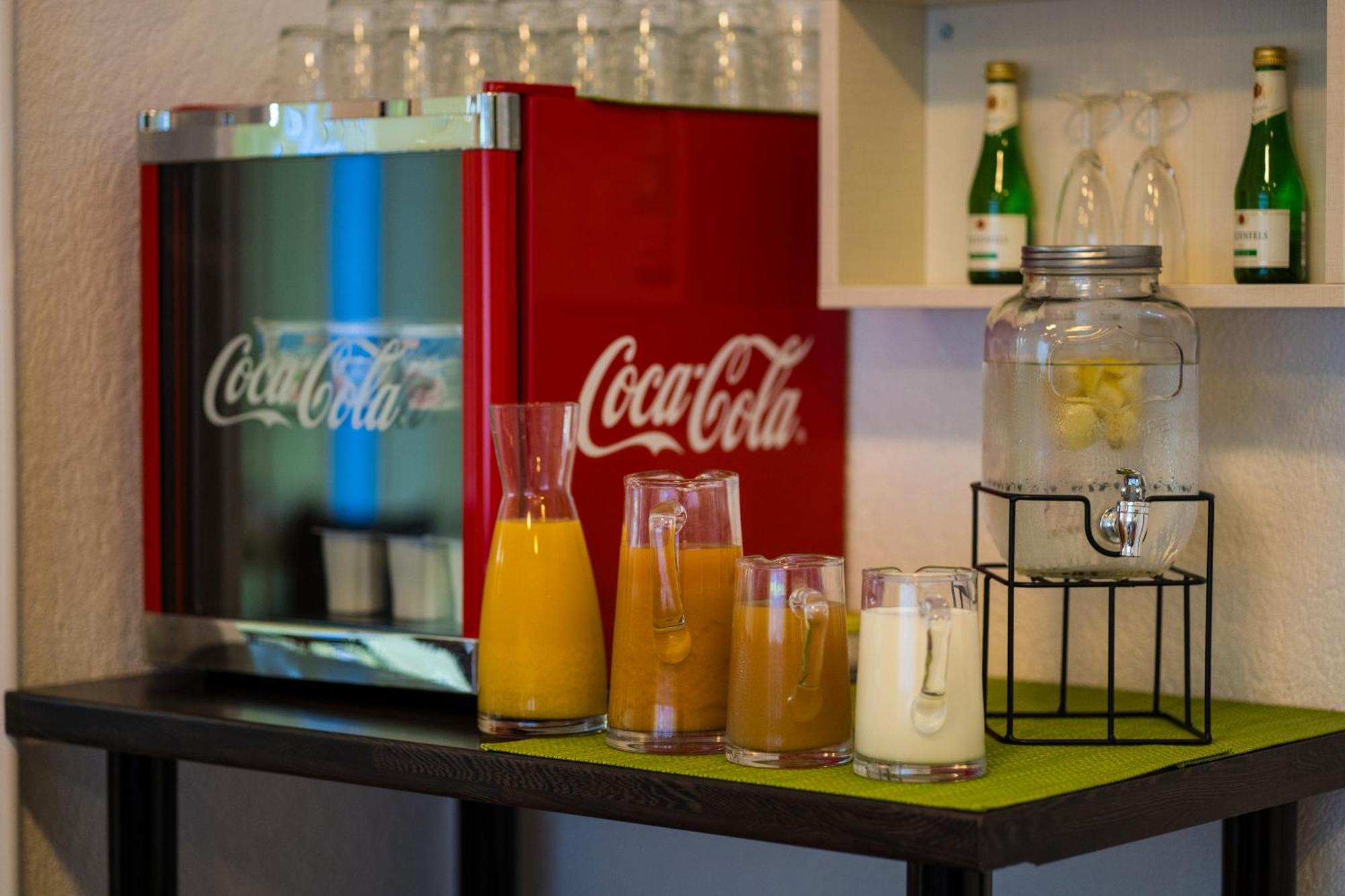 Bed & Breakfast Outlet Hotel Dettingen an der Erms エクステリア 写真